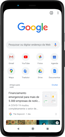 Smartphone Pixel 4 XL com a tela exibindo a barra de pesquisa, apps favoritos e artigos sugeridos do google.com.